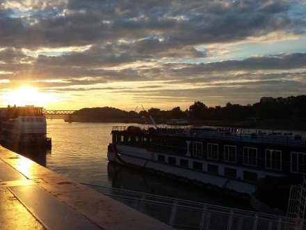 Slovakia_Bratislava_Danube_sunset
